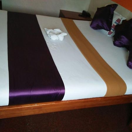 Hotel Q Deck Mumbai Eksteriør bilde