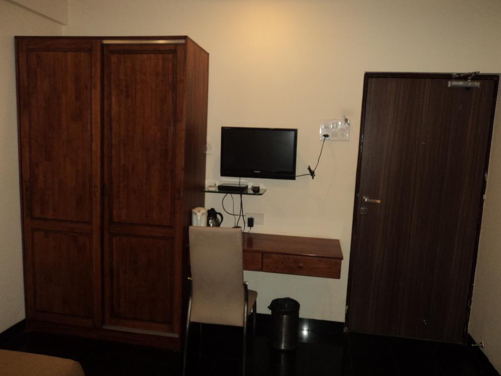 Hotel Q Deck Mumbai Rom bilde