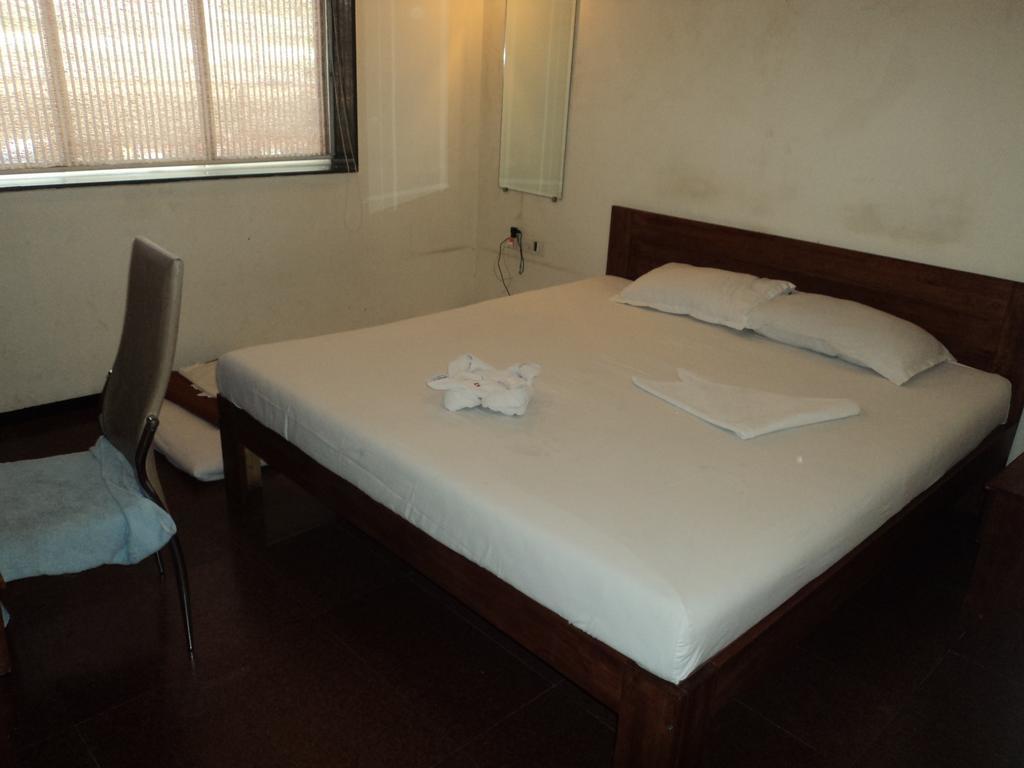 Hotel Q Deck Mumbai Rom bilde