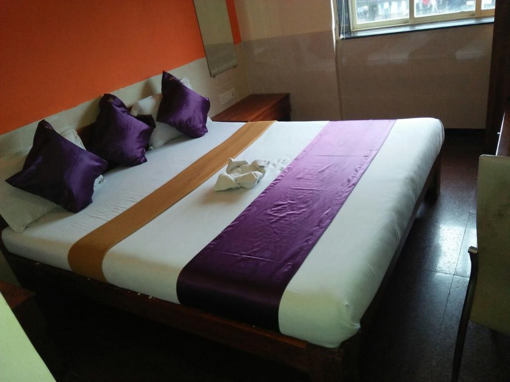 Hotel Q Deck Mumbai Eksteriør bilde