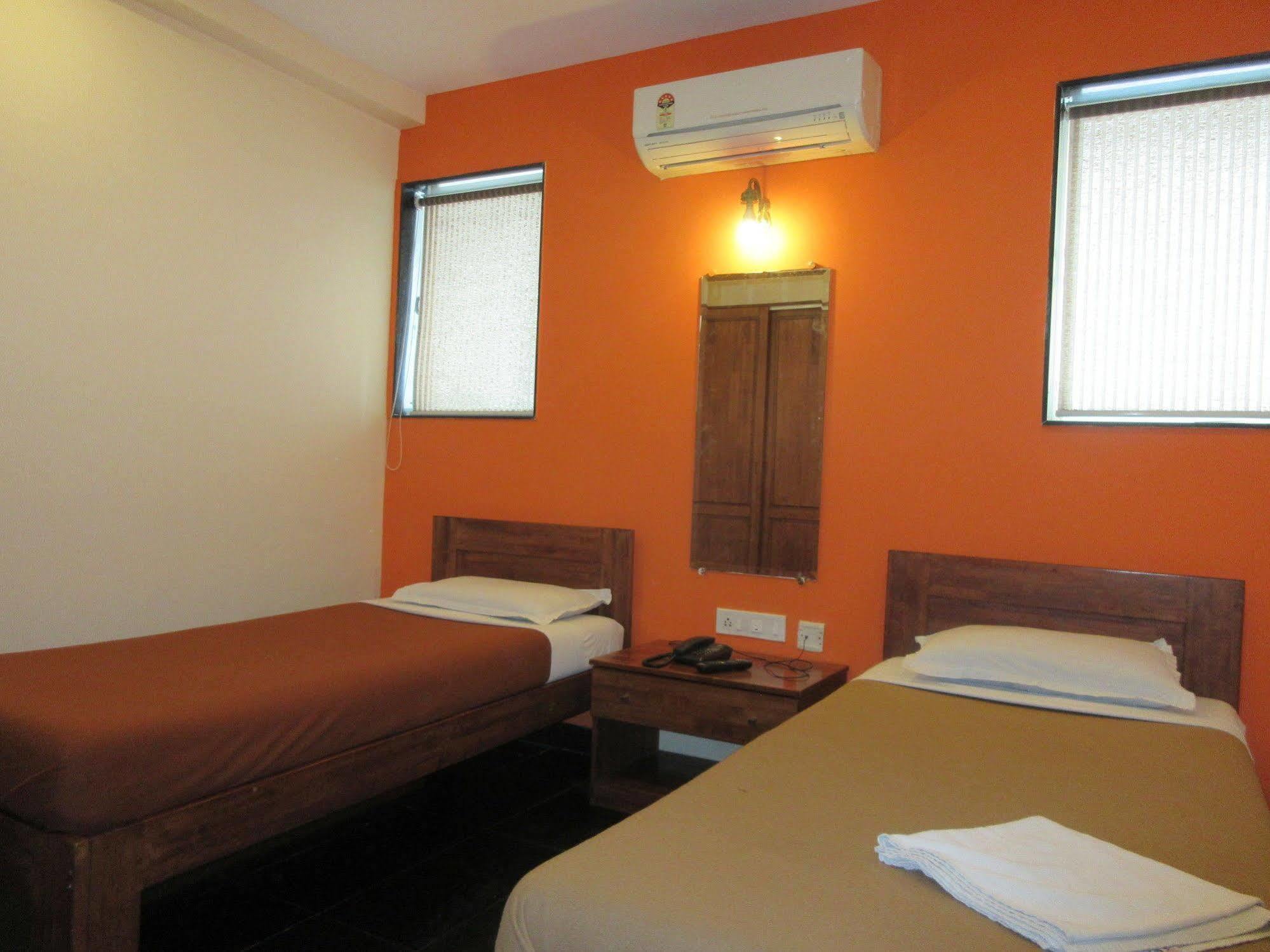 Hotel Q Deck Mumbai Eksteriør bilde