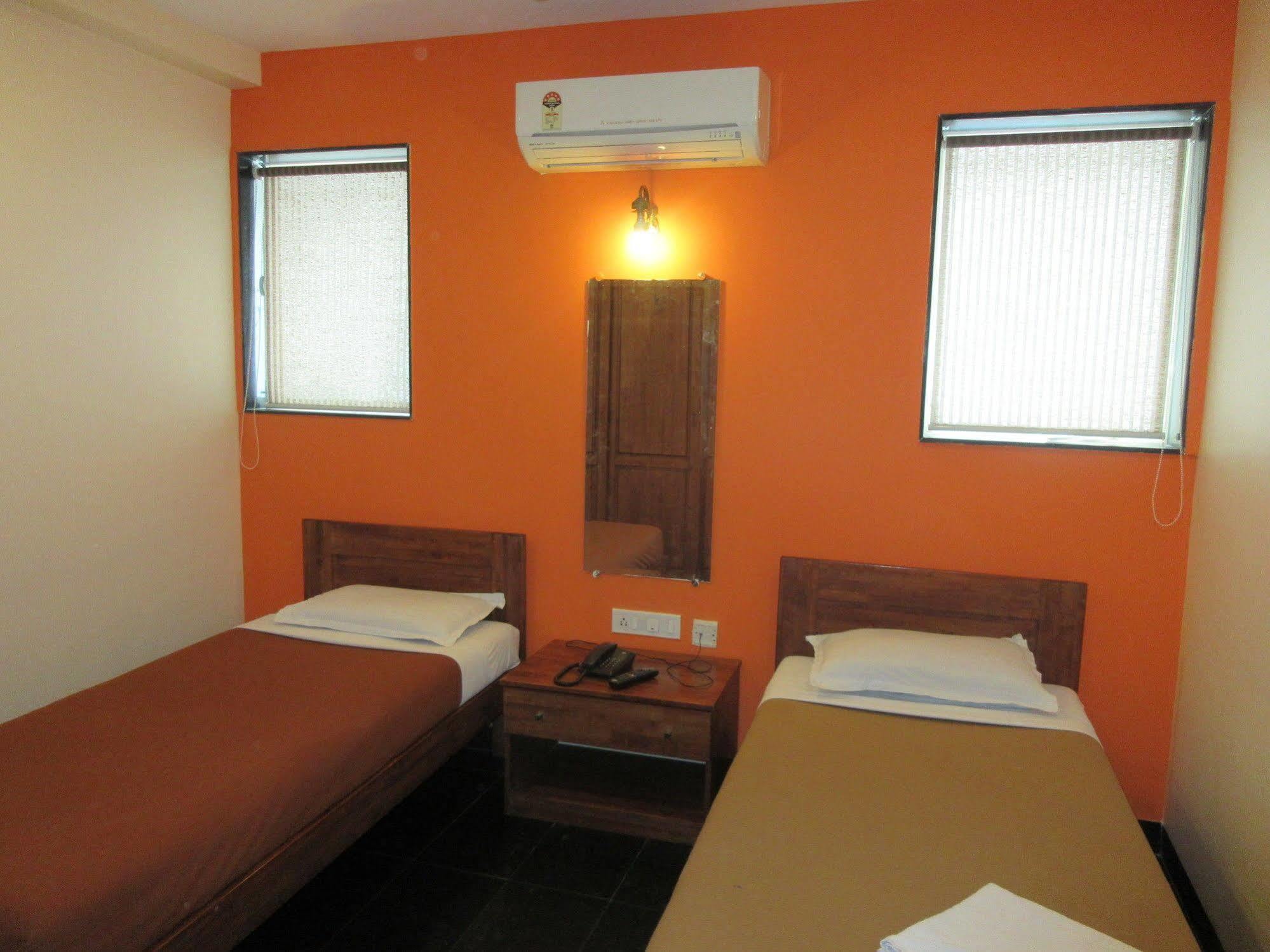 Hotel Q Deck Mumbai Eksteriør bilde