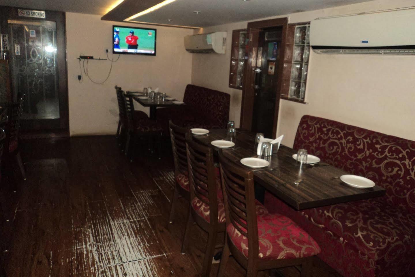Hotel Q Deck Mumbai Eksteriør bilde