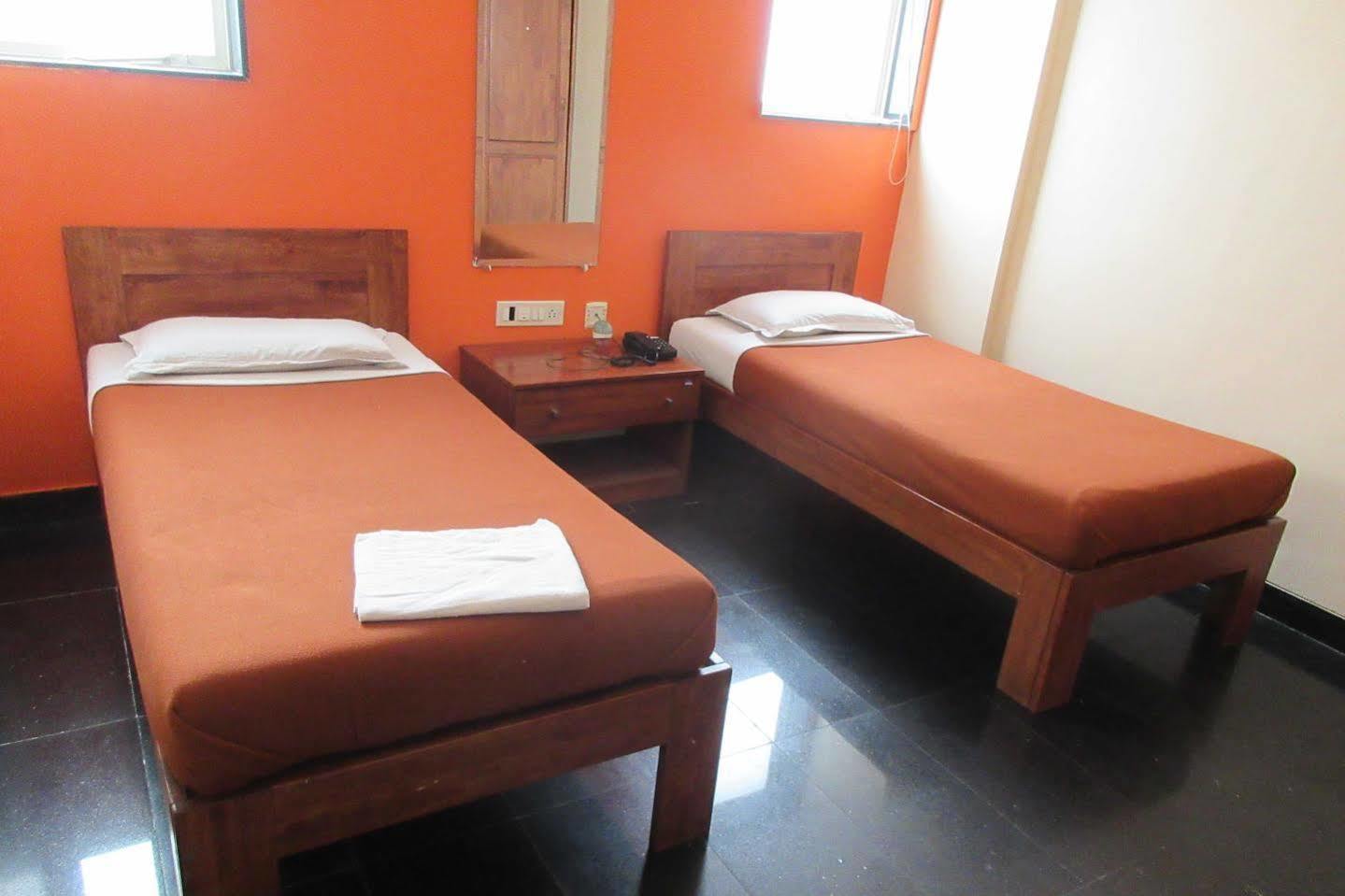 Hotel Q Deck Mumbai Eksteriør bilde